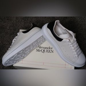 ALEXANDER MC QUEEN SHOES  ( SIZE 8 ) COME WITH THE ORIGINAL BOX CONDITION USED